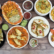 בין הטאלי לצ'אי- מסע לאוכל הודי דרך סיפורים ותמונות
